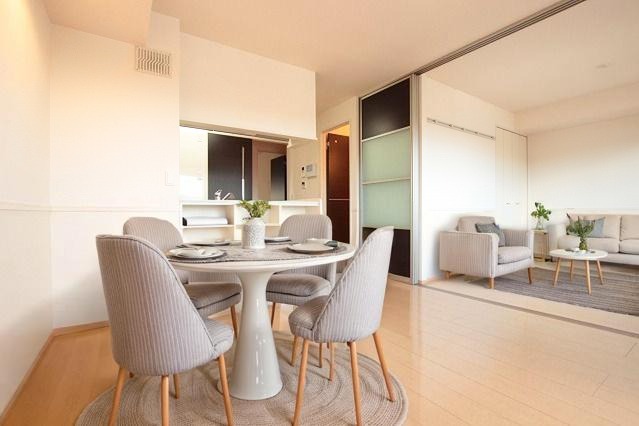 居室・リビング　ＣＧで家具等を配置したもので家具等は含まれません。