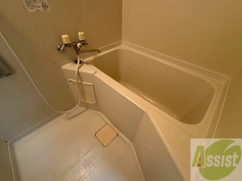 バス・シャワールーム　ユニットバスです。疲れを癒すのに欠かせませんね！