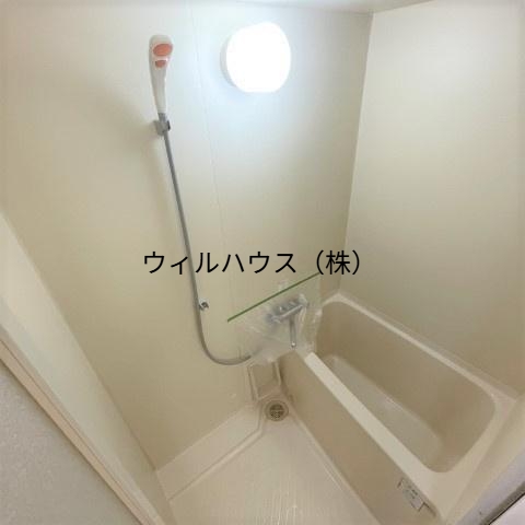 バス・シャワールーム　キレイにリフォームされています！