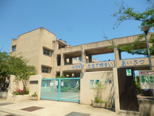 小学校　西宮市立鳴尾北小学校（小学校）まで239m