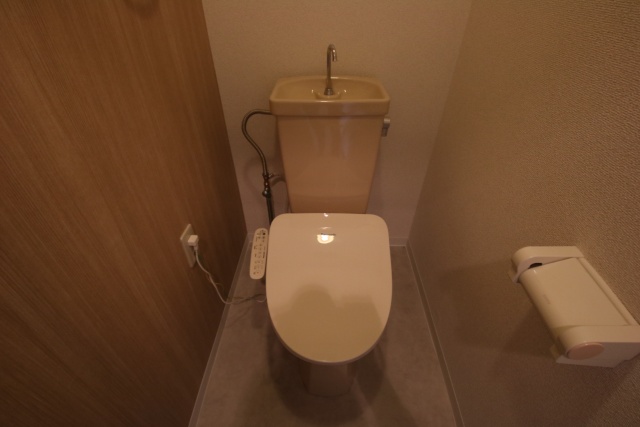 トイレ　※別号室の参考写真のため、現況優先になります。