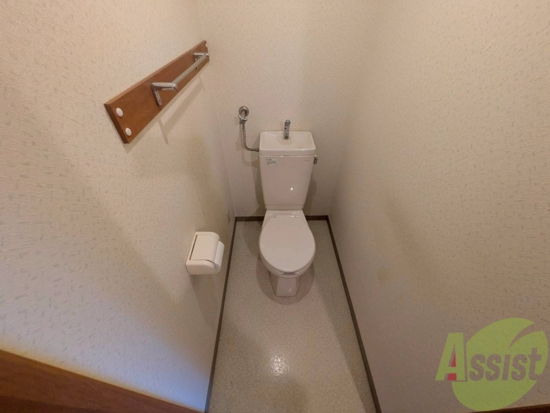 トイレ　こちらはトイレです。清潔感があり、安心して使用できます。