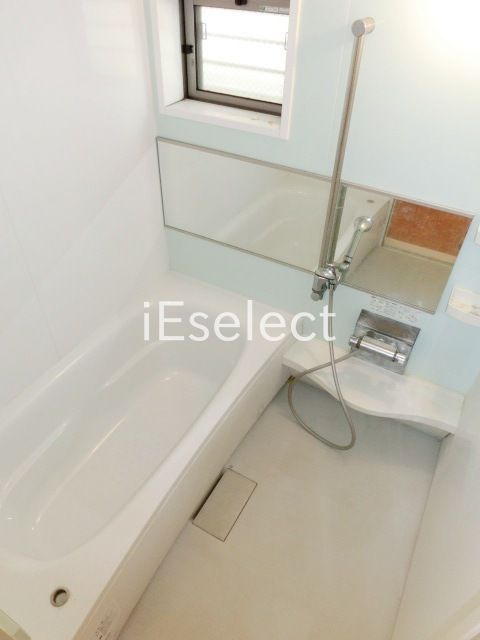 バス・シャワールーム　広いバスルーム　追い焚き付き