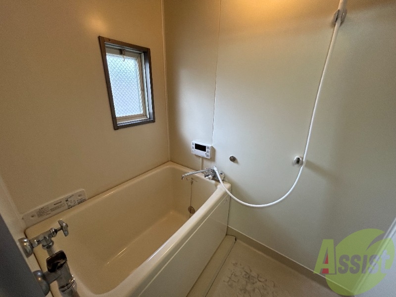 バス・シャワールーム　浴槽はしっかり広さがあり、仕事帰りに疲れを癒します。