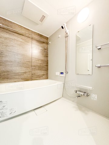 バス・シャワールーム　追い焚き・浴室乾燥機付きのお風呂です♪