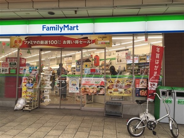 コンビニ　ファミリーマート内久宝寺町四丁目店（コンビニ）まで65m