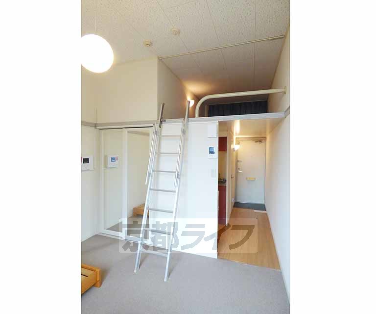 居室・リビング　ロフト付きの物件です