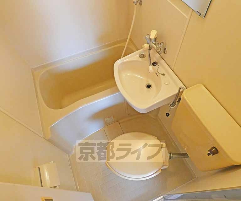 バス・シャワールーム　清潔感のあるユニットバスです。