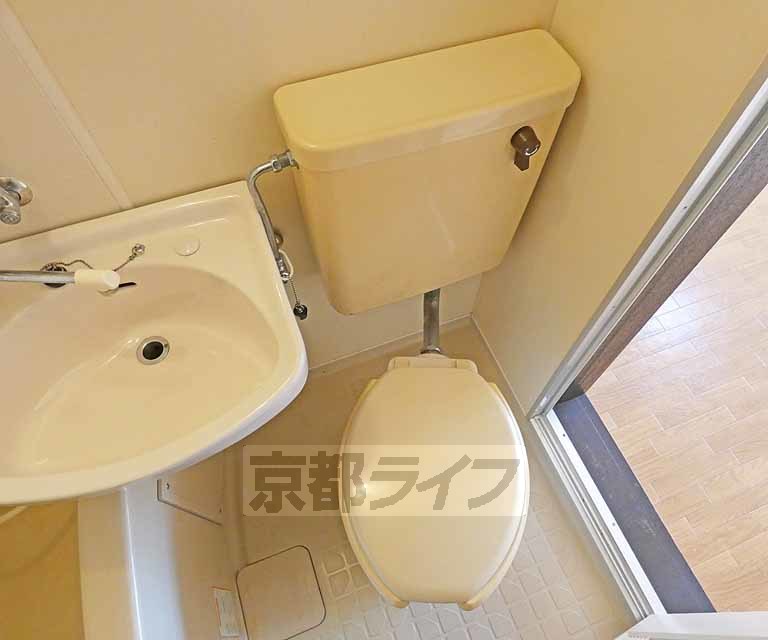 洗面設備　丸い形がカワ（・・・）イイ！洗面台です。