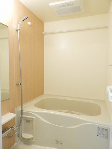 バス・シャワールーム　コンパクトで使いやすいお風呂です