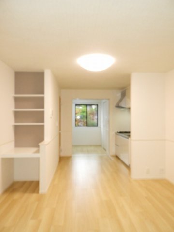 居室・リビング　こちらのリビングで趣味の時間をお楽しみください