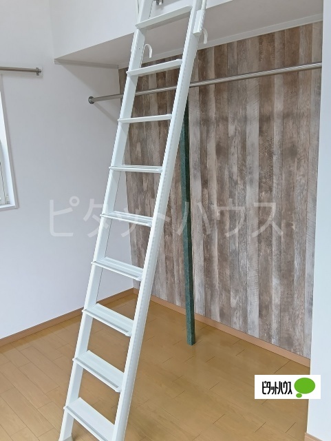 収納　お洒落なオープンクローゼット