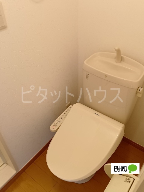 トイレ　温水洗浄便座です♪