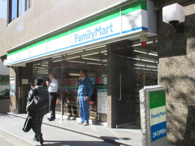 コンビニ　ファミリーマート貿易センター駅前店（コンビニ）まで221m