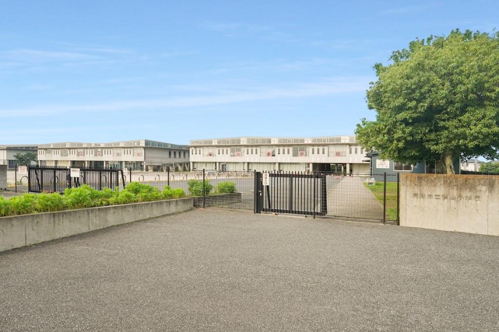 小学校　高崎市立桜山小学校（小学校）まで397m