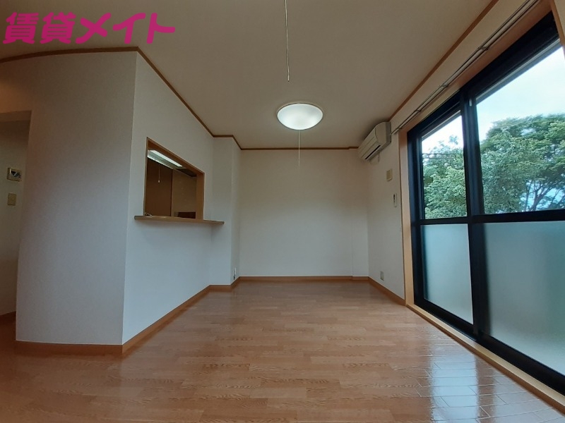 居室・リビング　別部屋参考写真です。