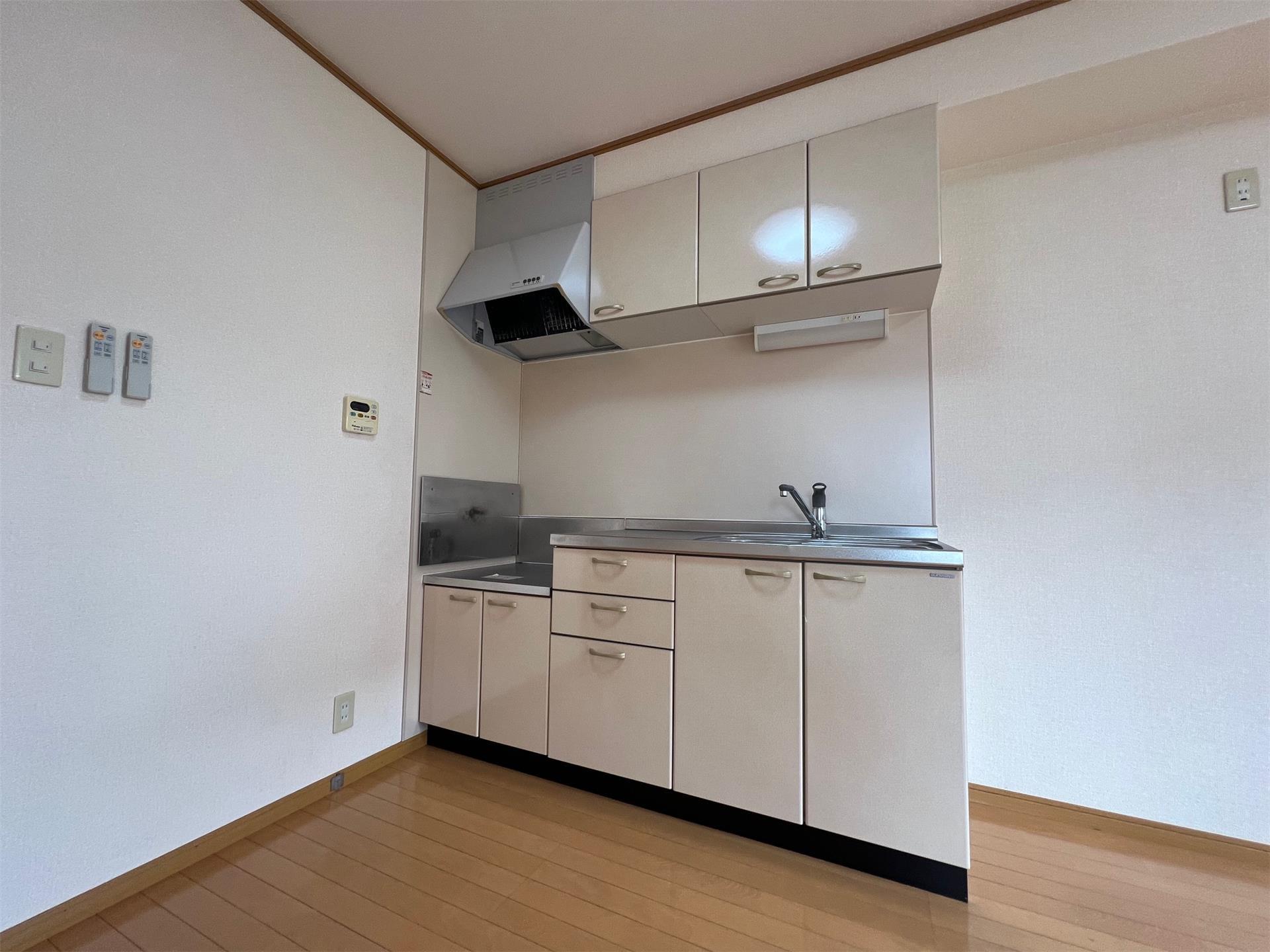 キッチン　同タイプ別部屋室内写真です