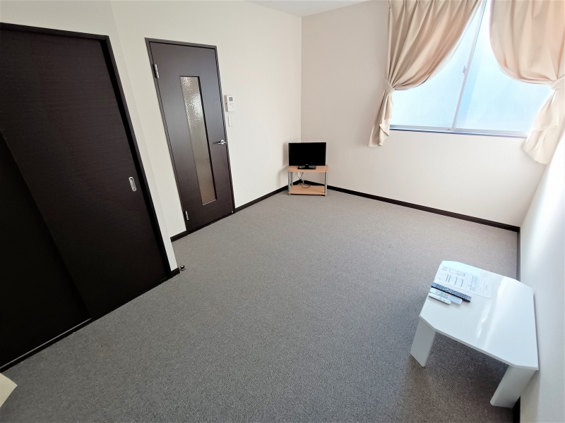 居室・リビング　家電・家具付きのお部屋です。