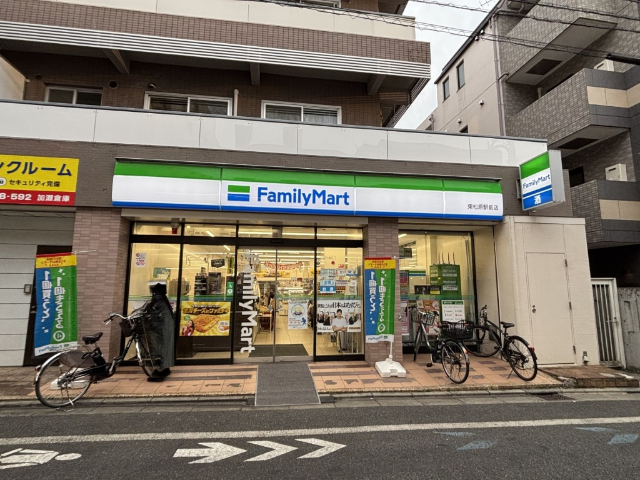 コンビニ　ファミリーマート東松原駅前店（コンビニ）まで336m