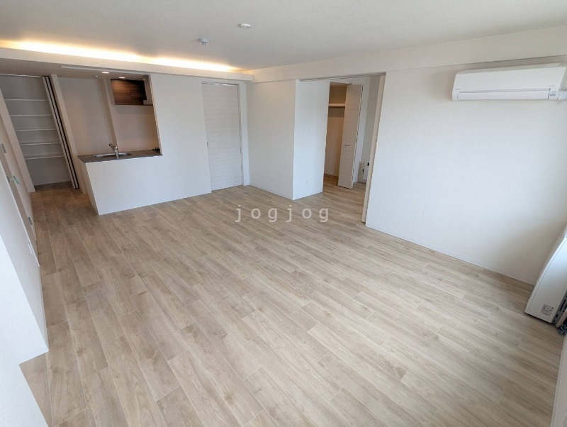 居室・リビング　間接照明有り