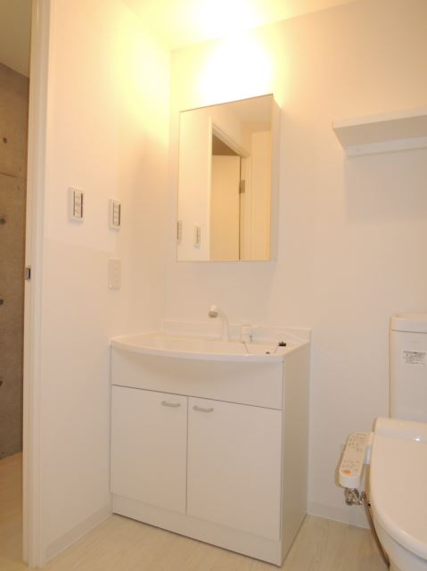 洗面設備　忙しい朝にうれしい洗髪洗面化粧台です。