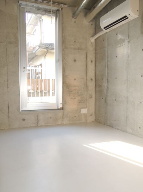 居室・リビング　約５．５帖の洋室です。