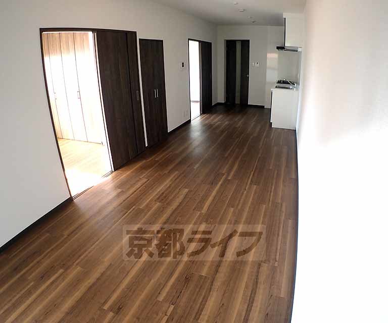 居室・リビング　フローリングでとても広いお部屋です。