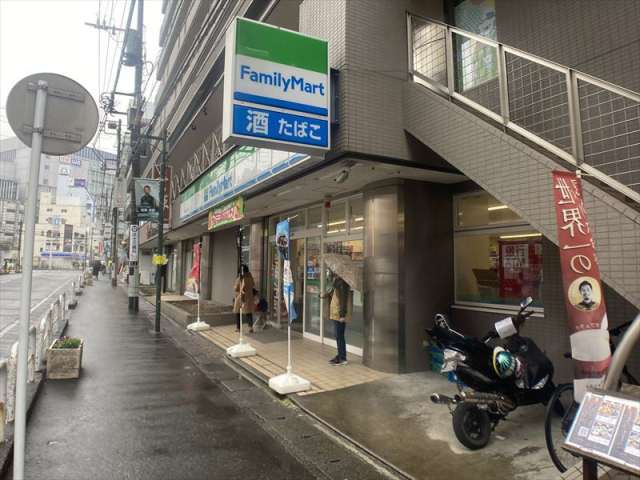 コンビニ　ファミリーマート橋本三丁目店（コンビニ）まで65m