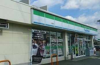 コンビニ　ファミリーマート（コンビニ）まで100m