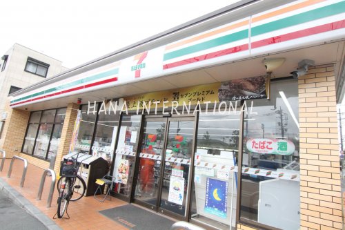 コンビニ　セブンイレブン新松戸ゆりのき通り店（コンビニ）まで685m