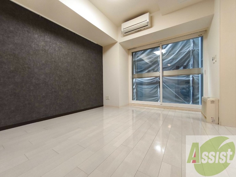 居室・リビング　リビングです。木目のフローリングが落ち着きますね。