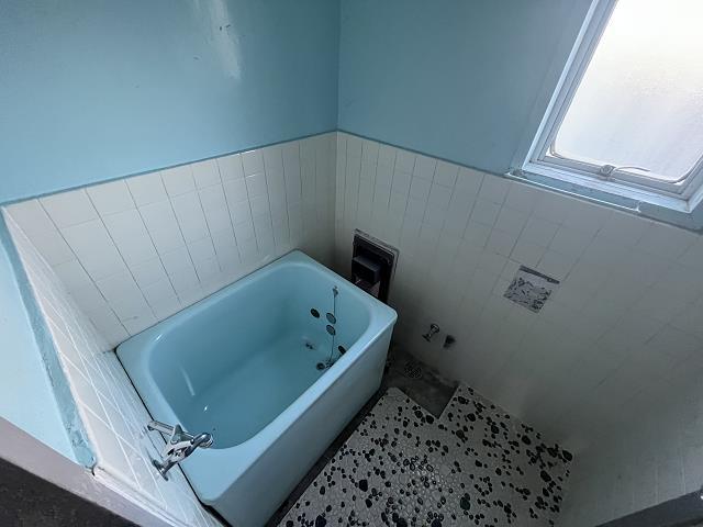 バス・シャワールーム　バス（現在工事中）