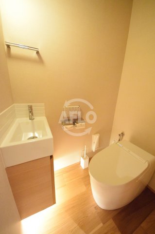 トイレ　おおきに東心斎橋ビル　トイレ