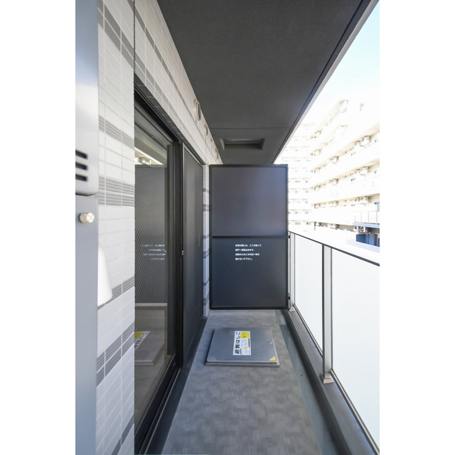 バルコニー　暖かな日差しのふりそそぐバルコニー