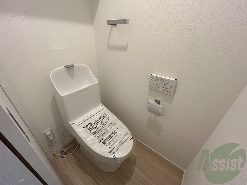 トイレ　トイレはウォシュレット機能付きです。安心して使用できますね。