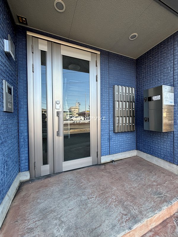 エントランス　カンピエーレのご紹介は住まいの窓口アソシエへ