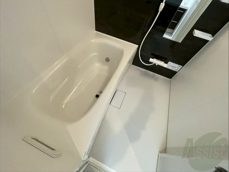 バス・シャワールーム　お風呂になります。一日の疲れを癒してくださいね。