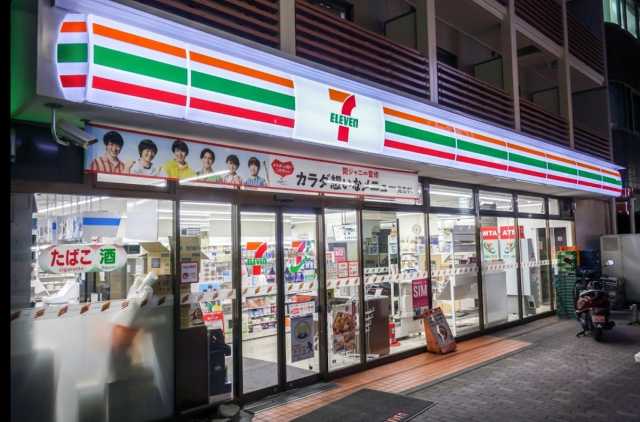 コンビニ　セブンイレブン　新宿百人町２丁目店（コンビニ）まで147m