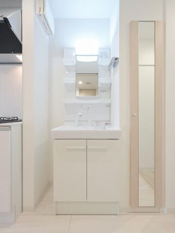 洗面設備　独立洗面化粧台が付いています