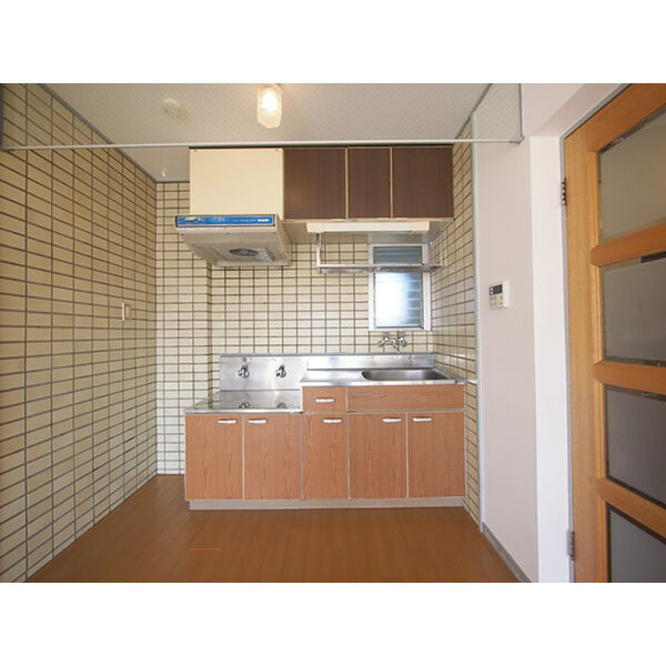 キッチン　※202号室の反転写真です