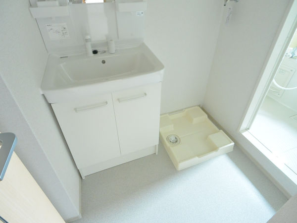 洗面設備　忙しい朝にうれしい洗髪洗面化粧台付♪