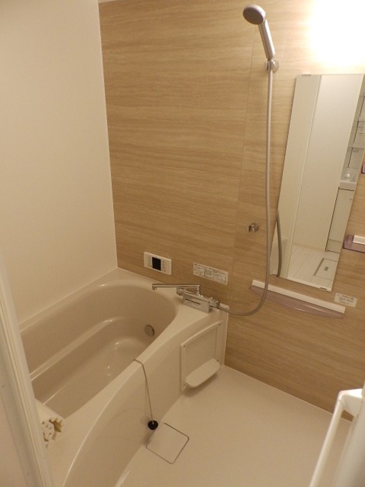 バス・シャワールーム　浴室・追い焚き機能つきです