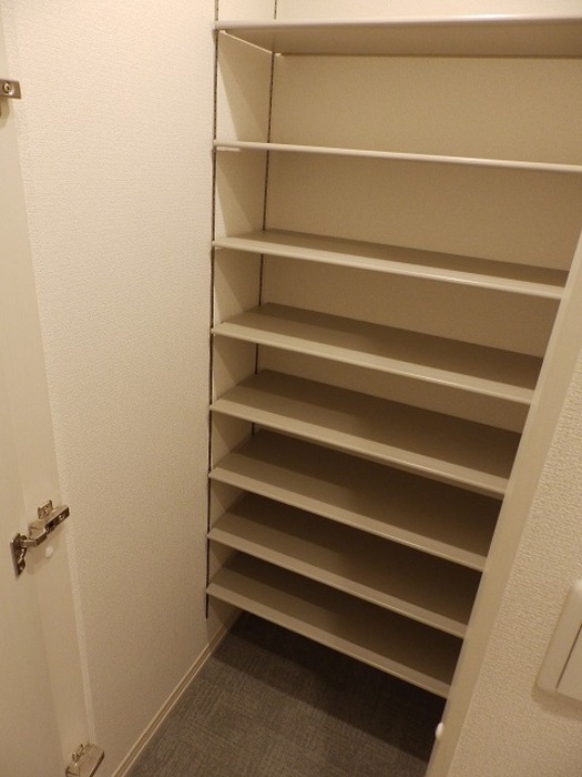 玄関　玄関シューズボックス