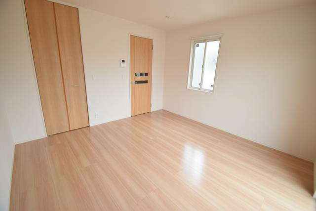 その他部屋・スペース　内装写真は101号室のものです。107号室は窓が反転します