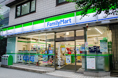 その他　【コンビニエンスストア】ファミリーマート　紀尾井町三番地店（その他）まで67m