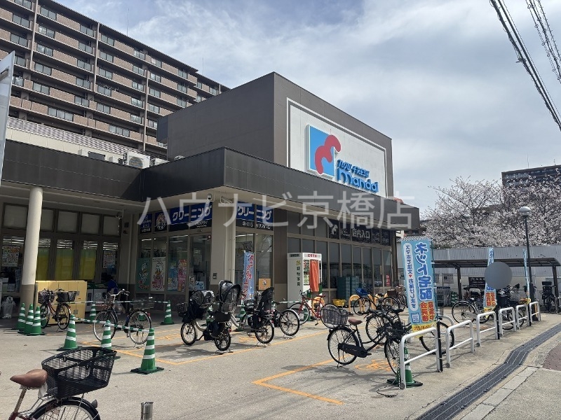 スーパー　万代旭高殿店（スーパー）まで637m