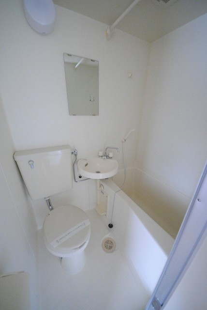 バス・シャワールーム　写真は３０２号室