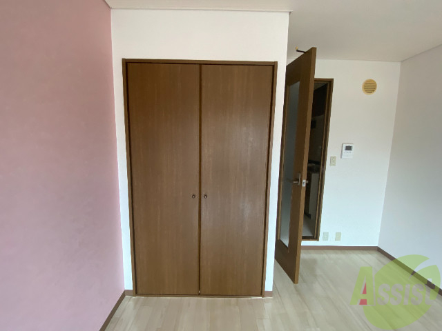 収納　こちらはクローゼットです。奥行きもしっかりあります