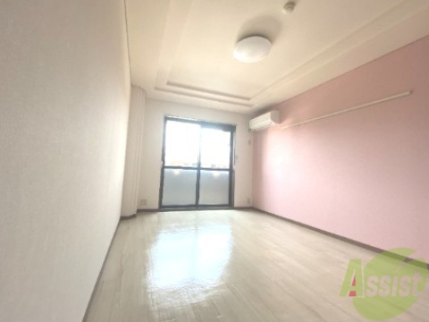 居室・リビング　リビングは９．３帖と広々した空間ですよ～