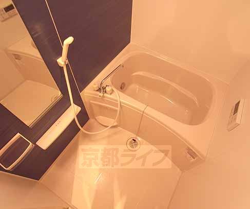 バス・シャワールーム　浴室乾燥機＆追い炊き機能付きお風呂です。